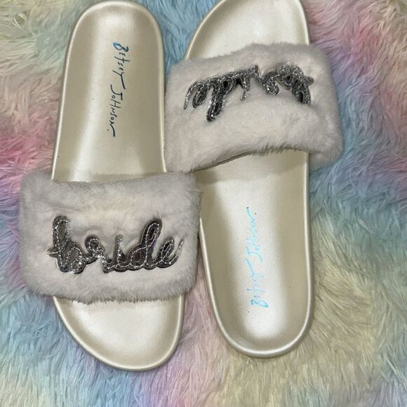 Betsey Johnson BRIDE pool slides - Picture 7 of 9